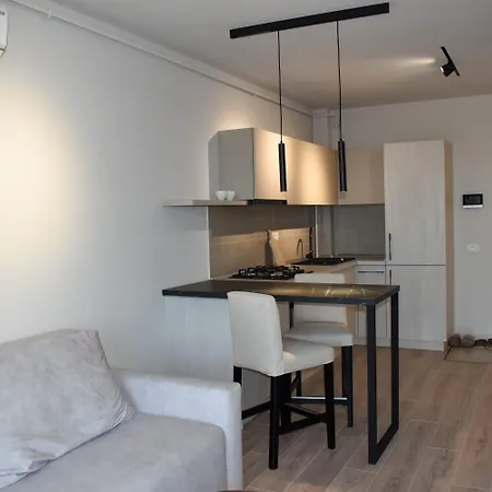 Nazaru's Property's Constança